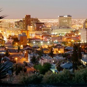El Paso 704,000