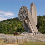 Spomenik Strijeljanim Herojima Niksic