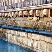 Fontana Delle 99 Cannelle, L'aquila