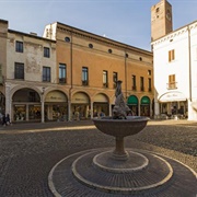 Piazza Broletto, Mantua