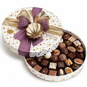 Sprungli Bonbonniere Pine Cone Round