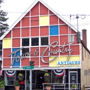Town & Country Antiques in Liberty