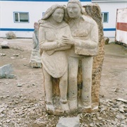 Iqualuit&#39;s Life Sized Carvings
