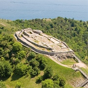 Parco Archeologico Rocca Di Manerba, Valtenesi
