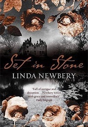 Set in Stone (Linda Newbery)