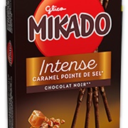 Glico Mikado Intense Caramel Pointe De Sel Chocolat Noir