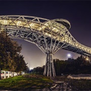 Tehran, Tabiat Bridge