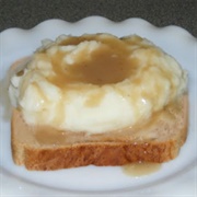 Toast With Mashed Potatoes and Gravy