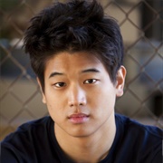Ki Hong Lee