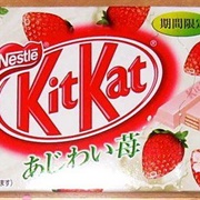 Kit Kat Sweet Sour Senga Strawberry