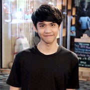 Harit Cheewagaroon (Sing)