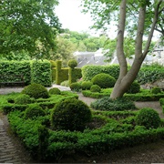 Dunbar's Close Gardens