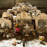 Cimitero Delle Fontanelle, Naples