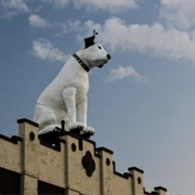 Nipper Statue