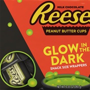 Reese&#39;s Glow in the Dark Peanut Butter Cups