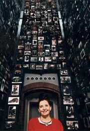 Eishet Ha-Dayag (Yaffa Eliach)