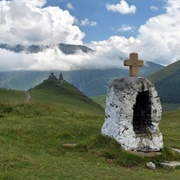 Stepantsminda (Kazbegi): Holy Trinity Church