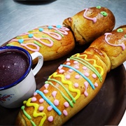 Guagua De Pan Con Colada Morada