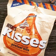 Hershey&#39;s Gold Kisses Caramel Creme Pretzel Bites
