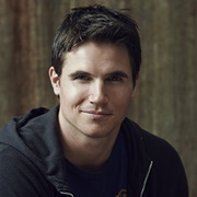 Robbie Amell