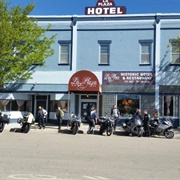 La Plaza Inn