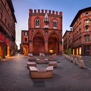 Palazzo Della Mercanzia, Bologna