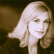 Thea Gill (Homecoming)