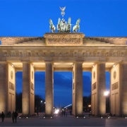 Apologise Security Guard at Brandenburg Gate
