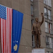 Bill Clinton Statue, Pristina