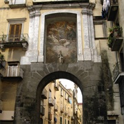 Porta San Gennaro, Napoli, Italia