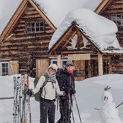 Ski Back in Time (AB) Skoki Lodge