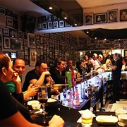 Siyah Beyaz Bar & Gallery