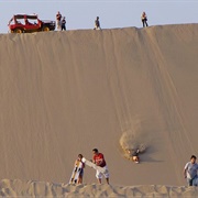Sandboarding, Peru