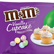 M&amp;M&#39;s Vanilla Cupcake