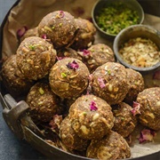 Edible Gum Laddu / Gond Ka Laddu