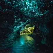 Glow Worm Cave (New Zealand)