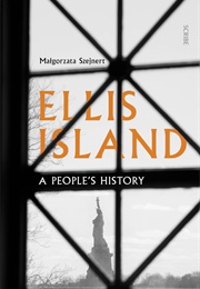 Ellis Island: A People's History (Małgorzata Szejnert)