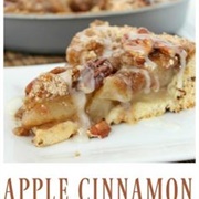 Apple Cinnamon Roll Pie