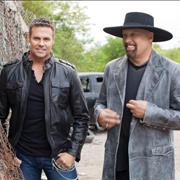 She Don't Tell Me to - Montgomery Gentry