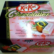 Kit Kat Chocolatier Strawberry & Nuts