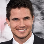 Robbie Amell