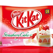 Kit Kat Strawberry Cake