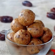 Date and Peanut Laddu