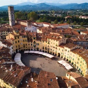 Piazza Anfiteatro, Lucca