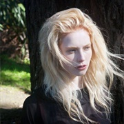 A Makeup Wich Looks Natural in Sunlight