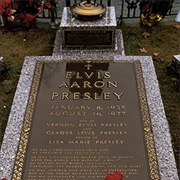 Elvis Presley&#39;s Gravesite, Graceland, Memphis