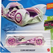 GRY15	042	Cloak and Dagger	HW Glow Racers