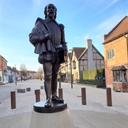 Statue of William Shakespeare, Henley St, Stratford-Upon-Avon, England