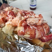 Red's Eats' Lobster Roll - Wiscasset, ME