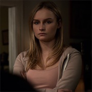 Elle Tomkins (The Society)